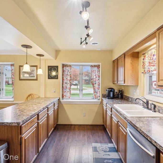 19666 Blossom Lane, Grosse Pointe Woods, MI 48236