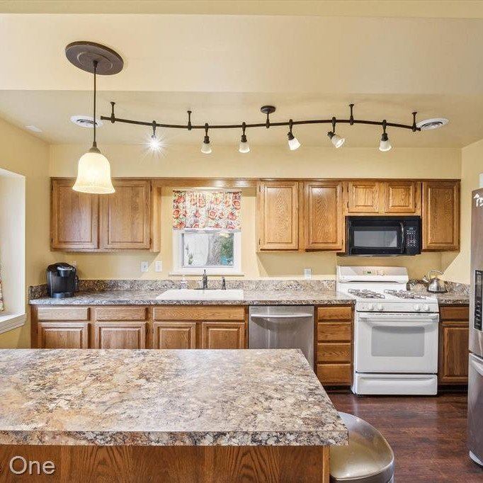 19666 Blossom Lane, Grosse Pointe Woods, MI 48236