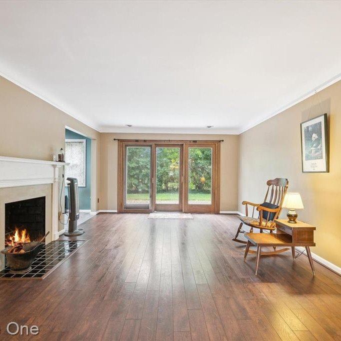 19666 Blossom Lane, Grosse Pointe Woods, MI 48236