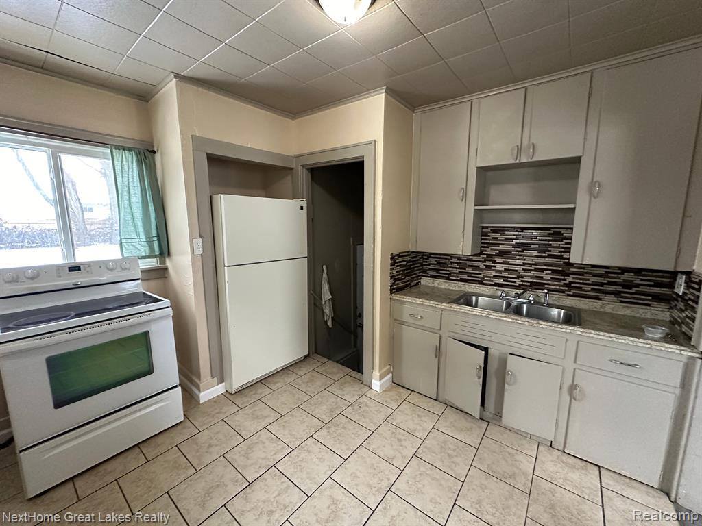 1014 Hammond Avenue, Flint, MI 48503