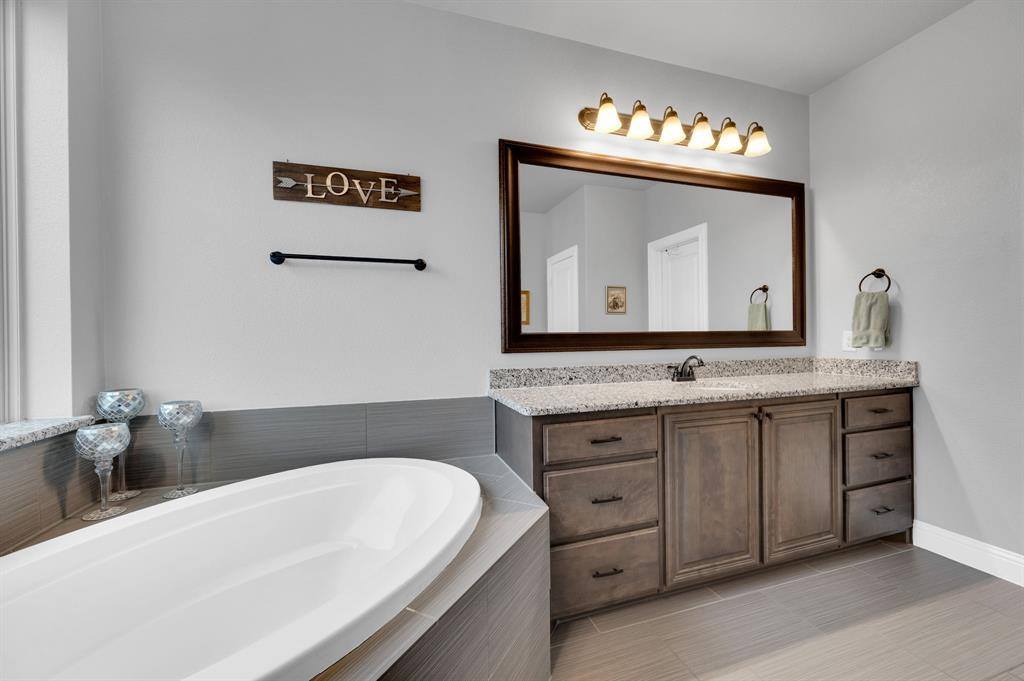 2406 Moon Dance Lane, Midlothian, TX 76065