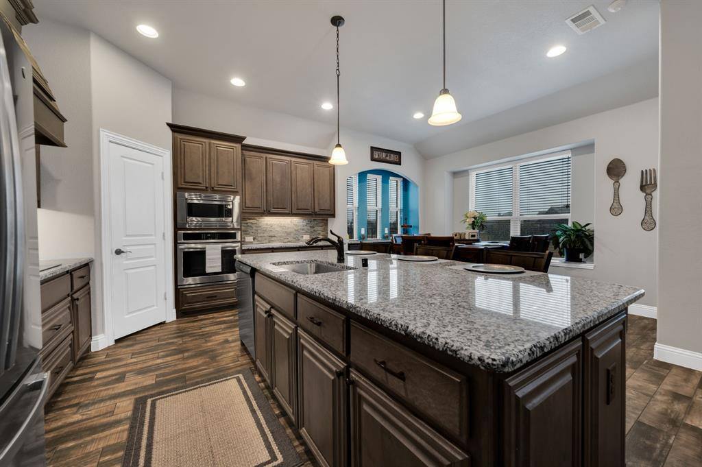 2406 Moon Dance Lane, Midlothian, TX 76065