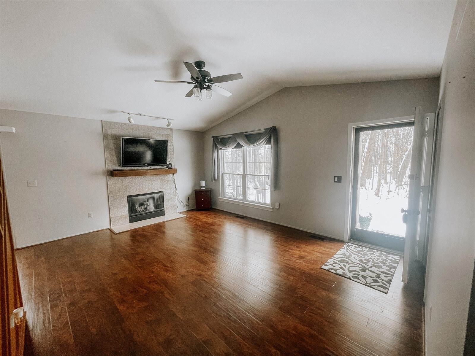 60 Pine Tree Ridge Drive, Waterford, MI 48327