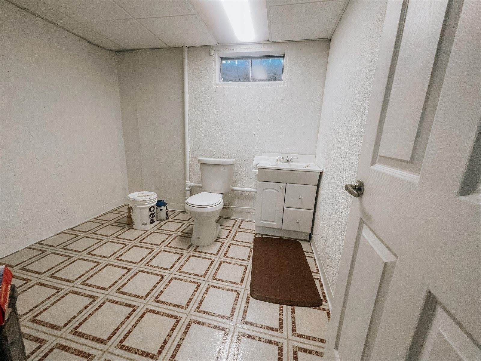 60 Pine Tree Ridge Drive, Waterford, MI 48327