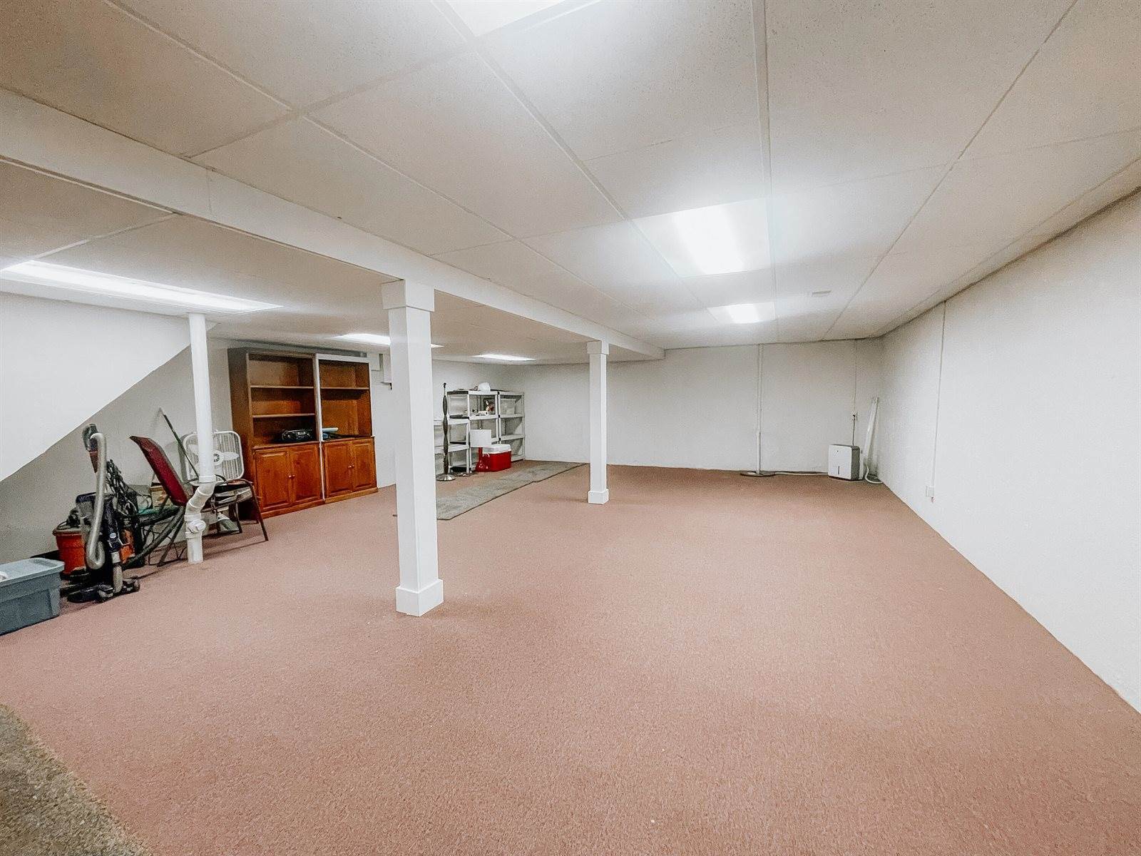 60 Pine Tree Ridge Drive, Waterford, MI 48327