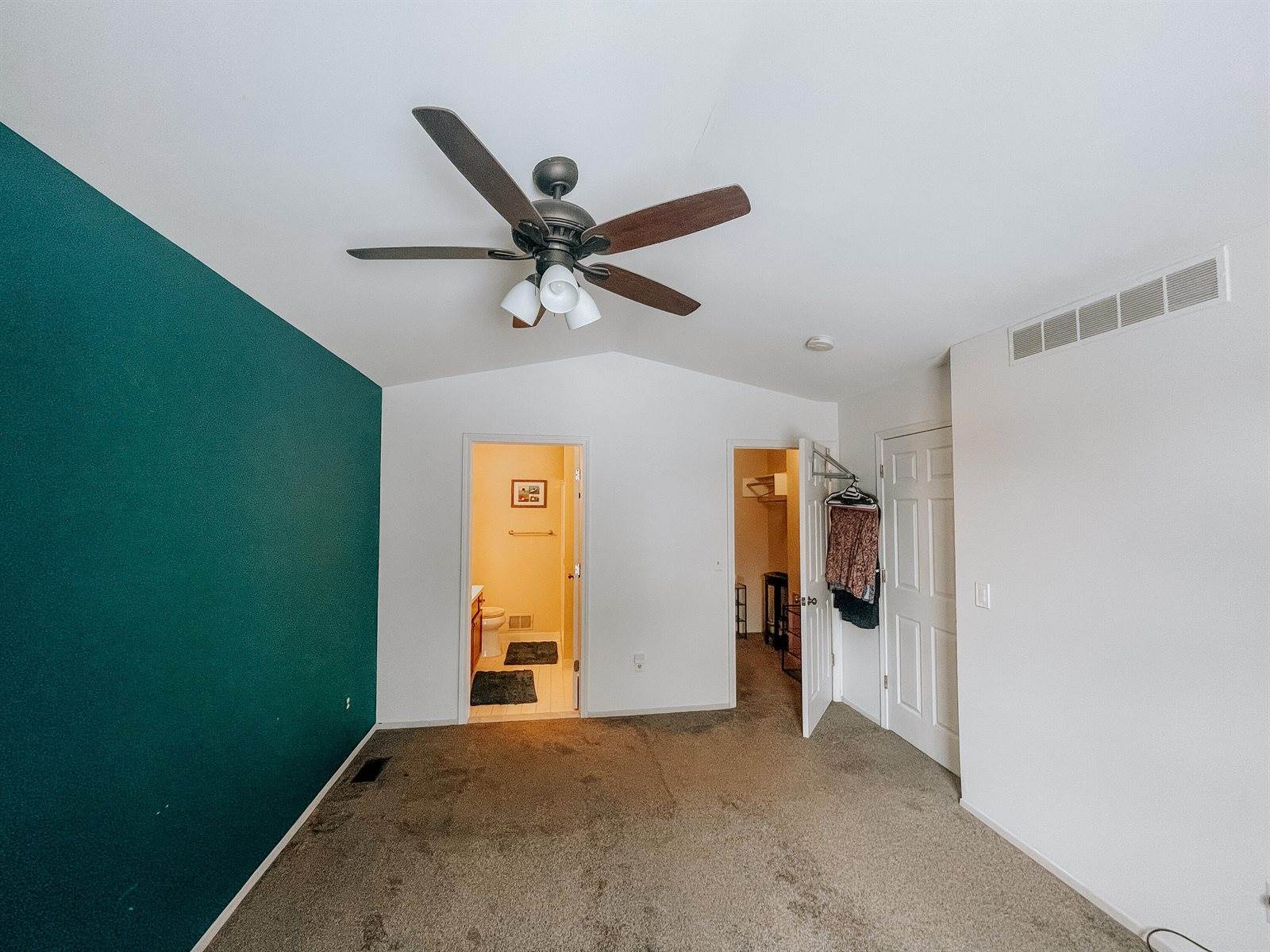 60 Pine Tree Ridge Drive, Waterford, MI 48327