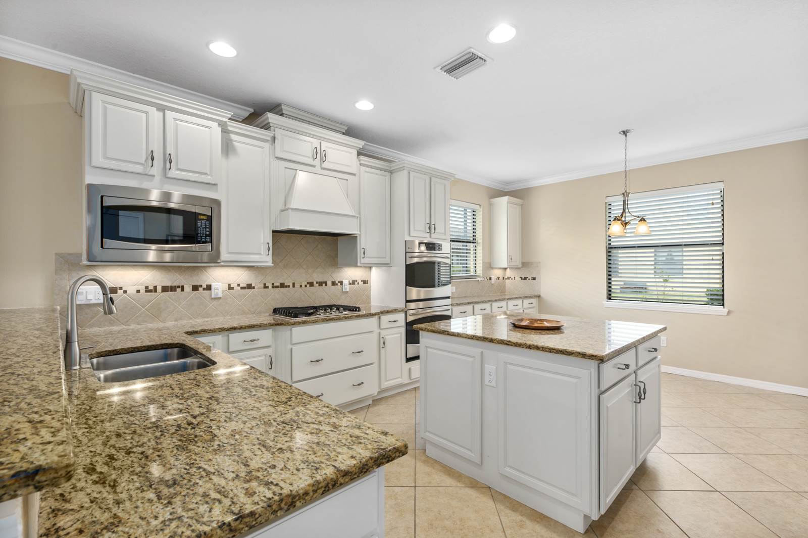 3616 81ST Place East, Sarasota, FL 34243