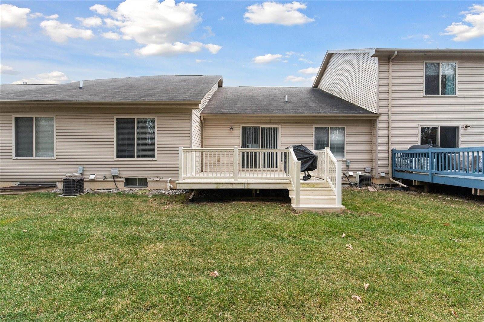 17462 Ava Court, New Boston, MI 48164