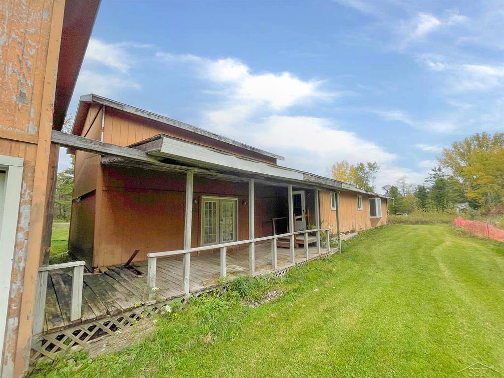 5490 North Water, Edenville Township, MI 48657