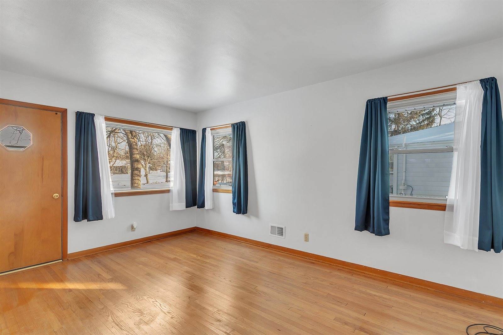 3881 East Obrien Rd, Oak Creek, WI 53154