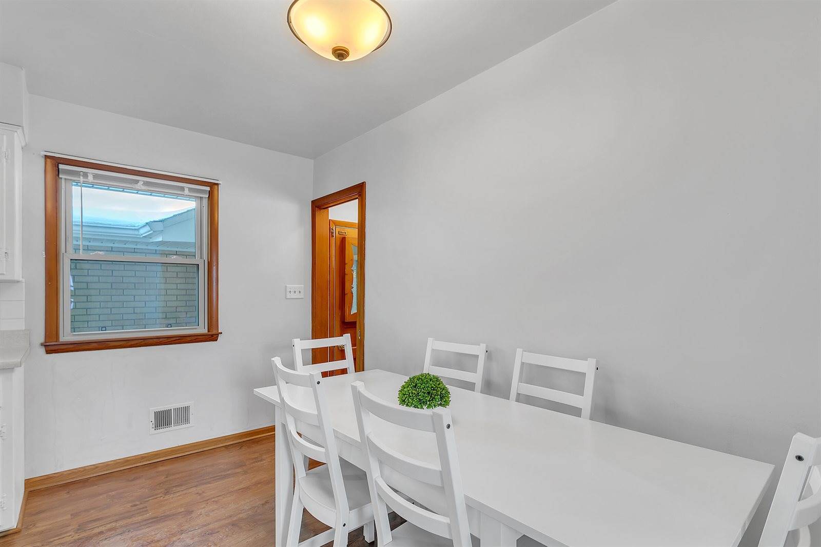 3881 East Obrien Rd, Oak Creek, WI 53154