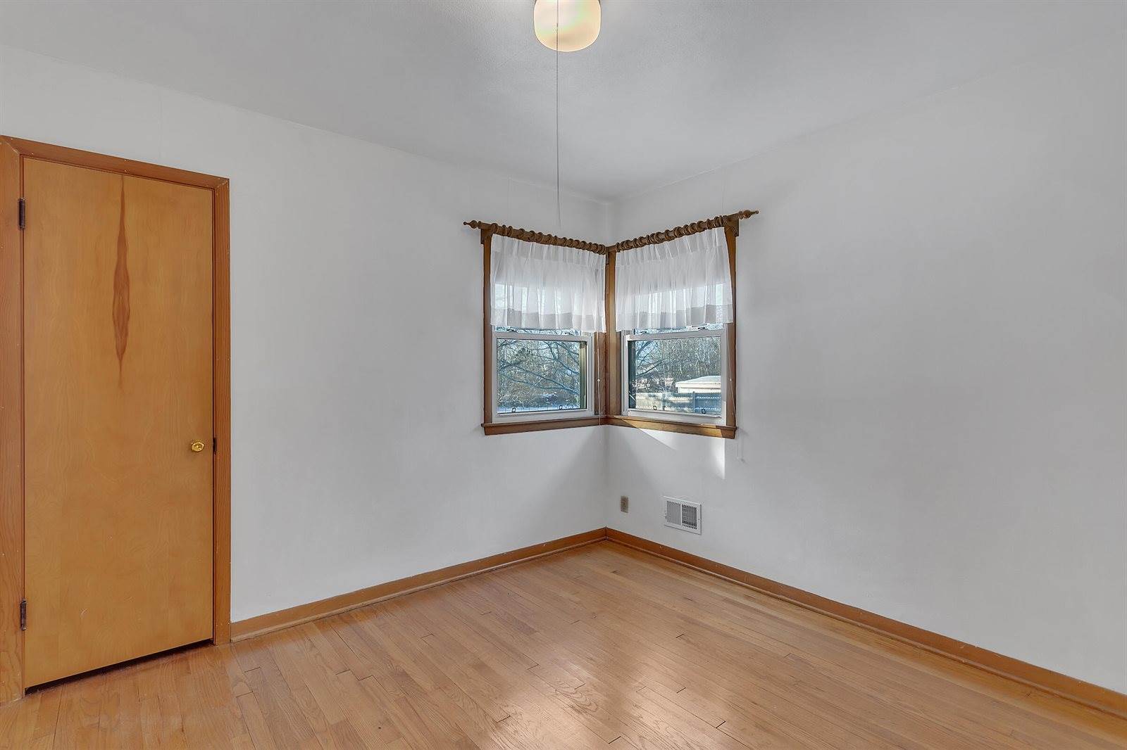 3881 East Obrien Rd, Oak Creek, WI 53154