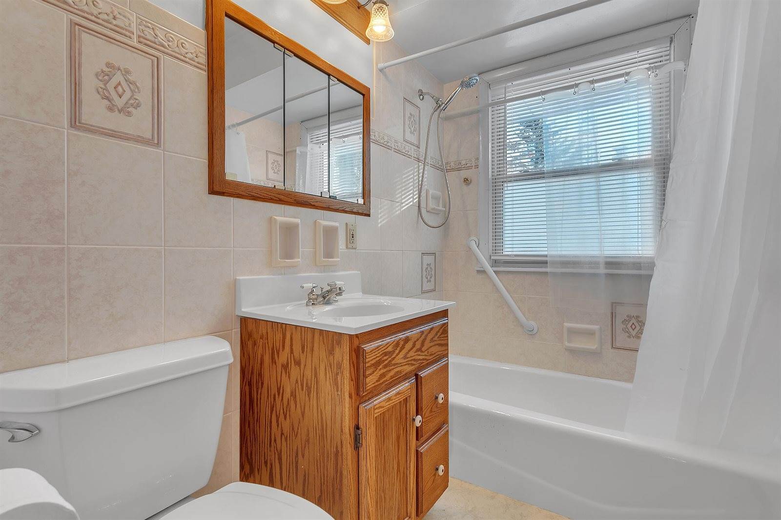 3881 East Obrien Rd, Oak Creek, WI 53154