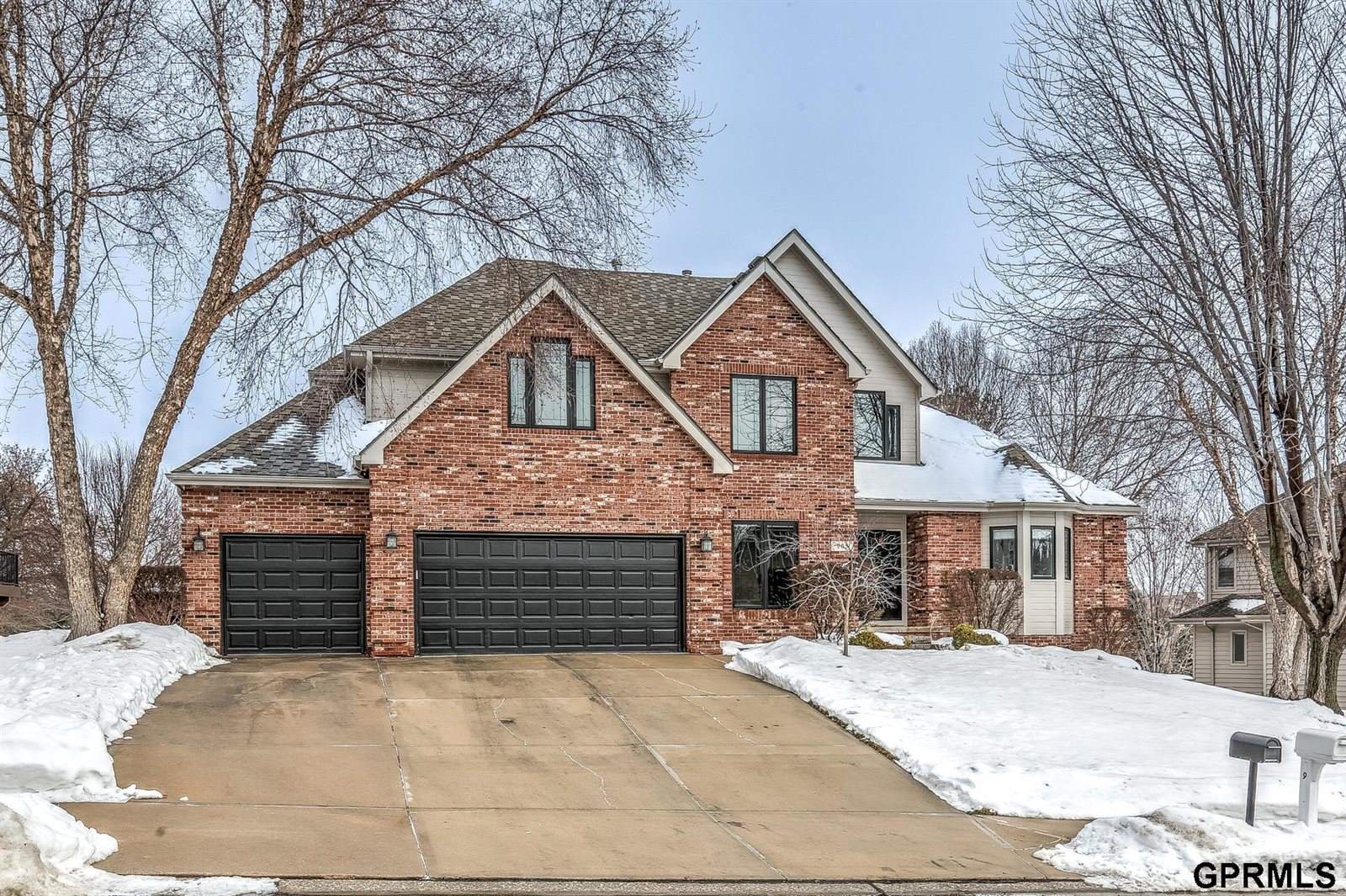 905 Wicklow Road, Papillion, NE 68046