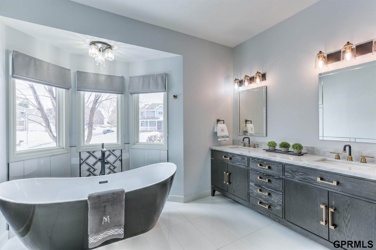 905 Wicklow Road, Papillion, NE 68046