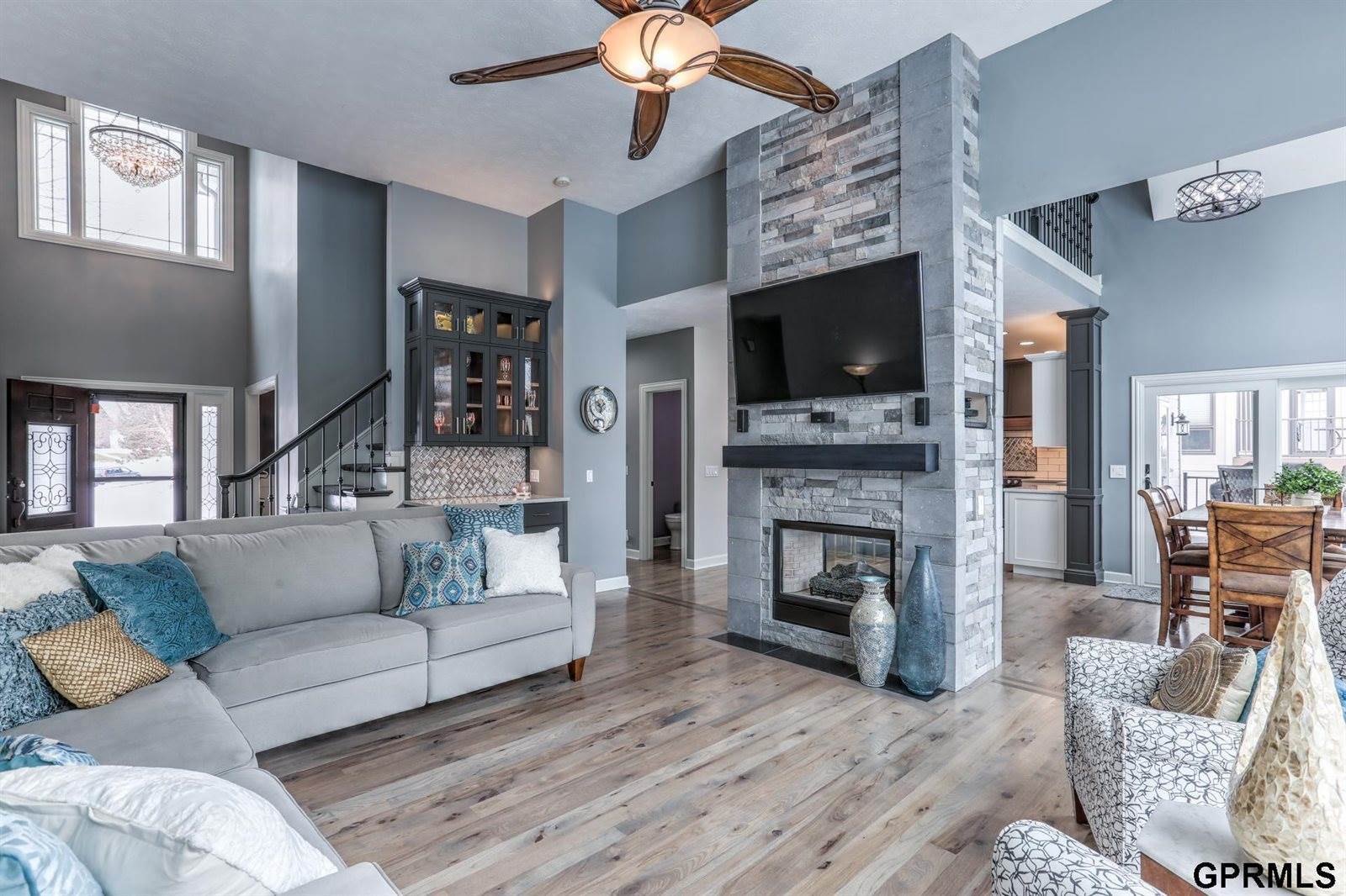 905 Wicklow Road, Papillion, NE 68046