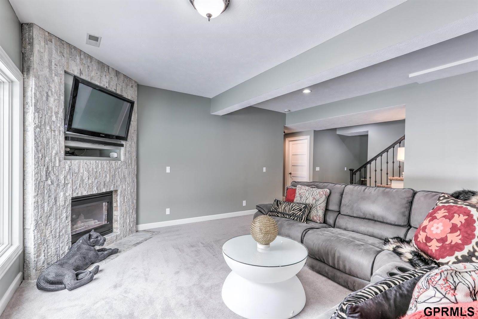 905 Wicklow Road, Papillion, NE 68046