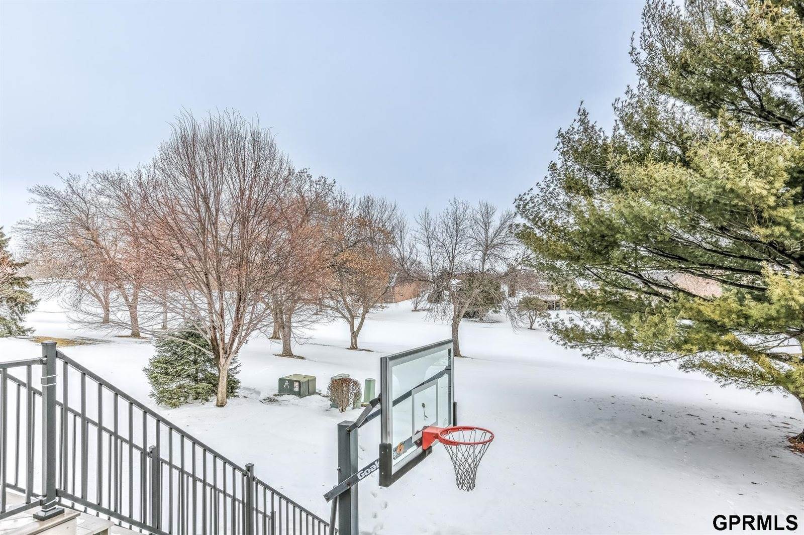 905 Wicklow Road, Papillion, NE 68046