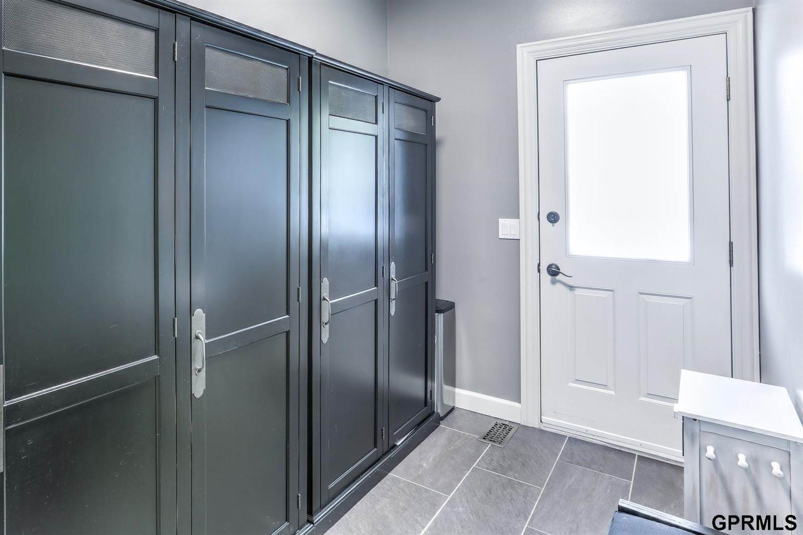 905 Wicklow Road, Papillion, NE 68046