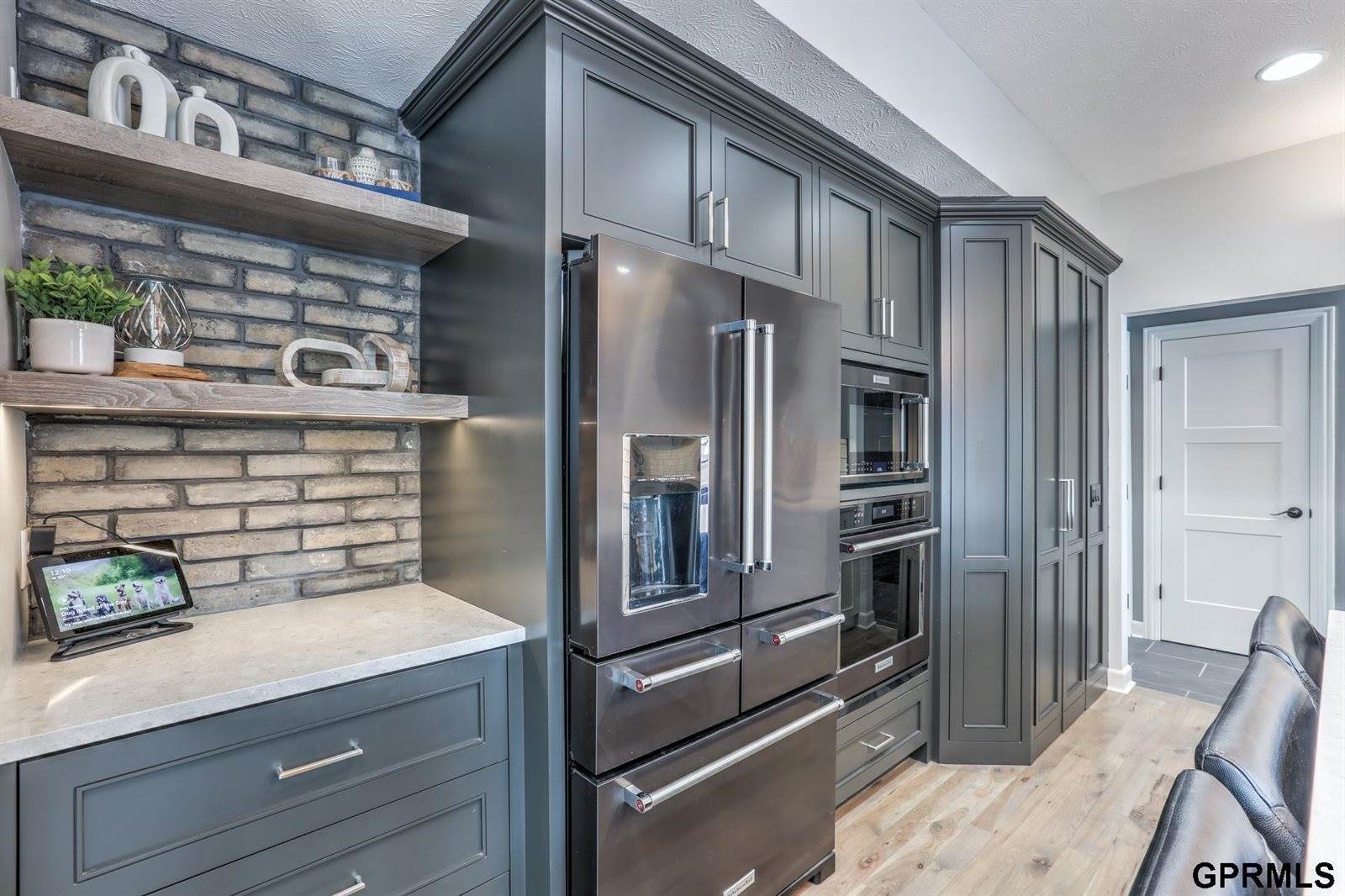 905 Wicklow Road, Papillion, NE 68046