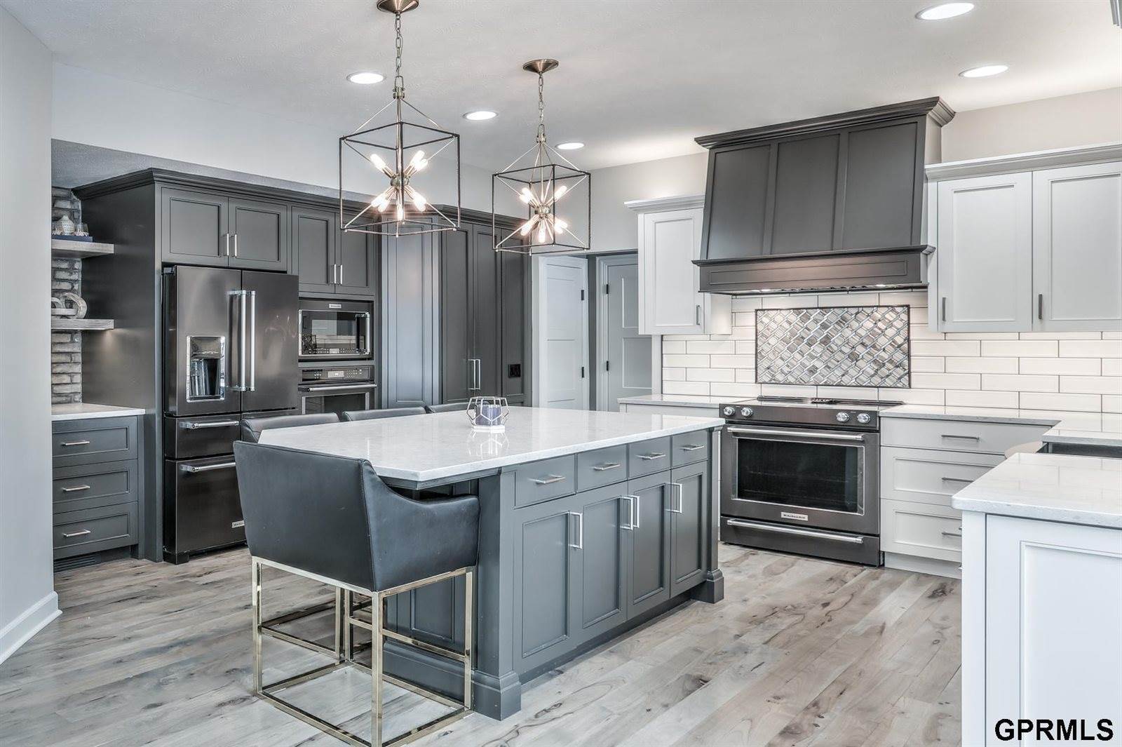 905 Wicklow Road, Papillion, NE 68046