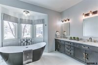 905 Wicklow Road, Papillion, NE 68046