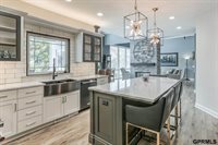 905 Wicklow Road, Papillion, NE 68046