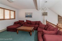 142 Canterbury Road, Bushkill, PA 18324