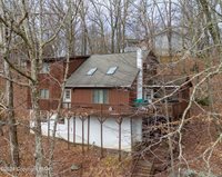 142 Canterbury Road, Bushkill, PA 18324