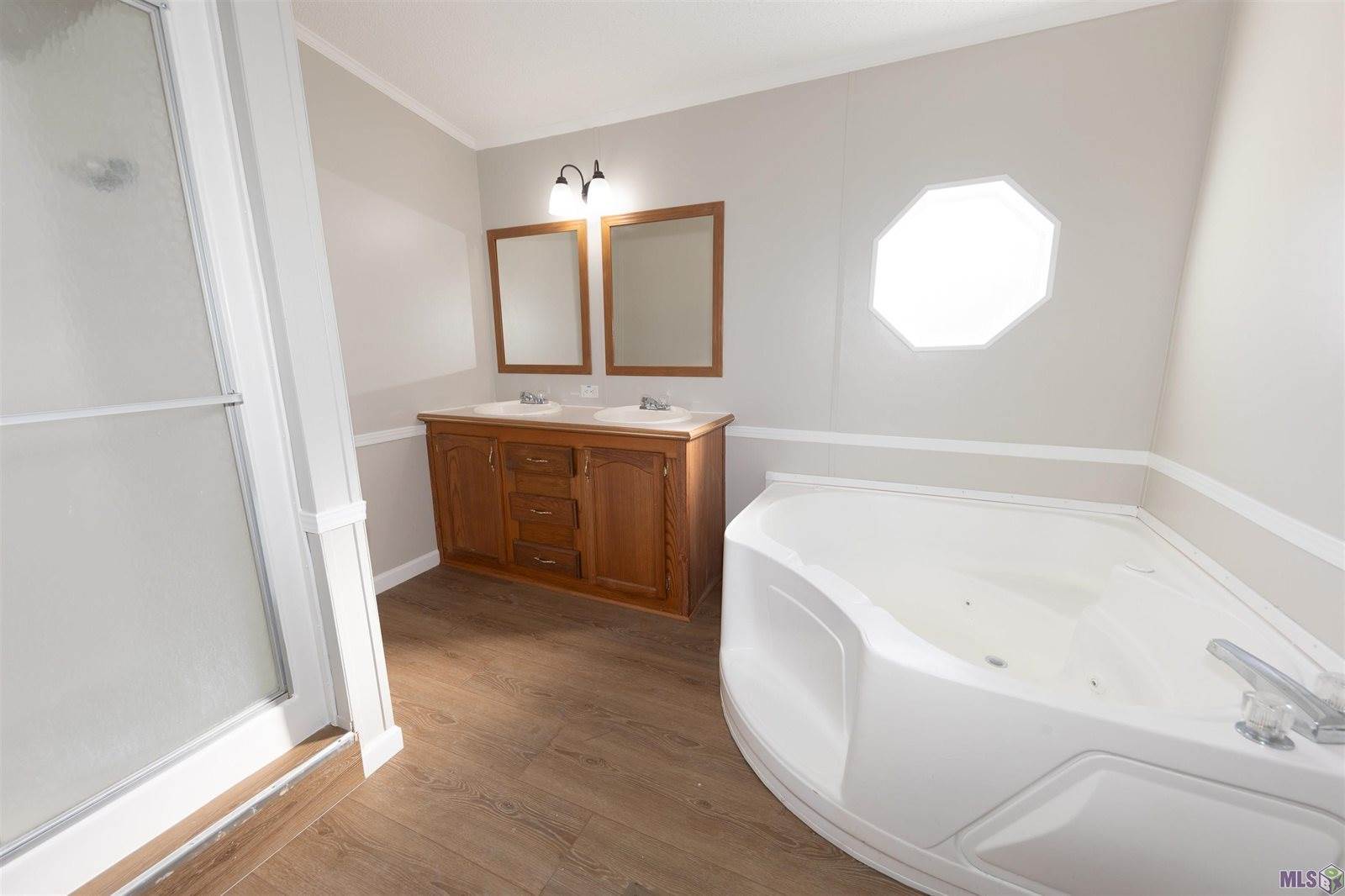 17660 Bay Paul Rd, Livingston, LA 70754