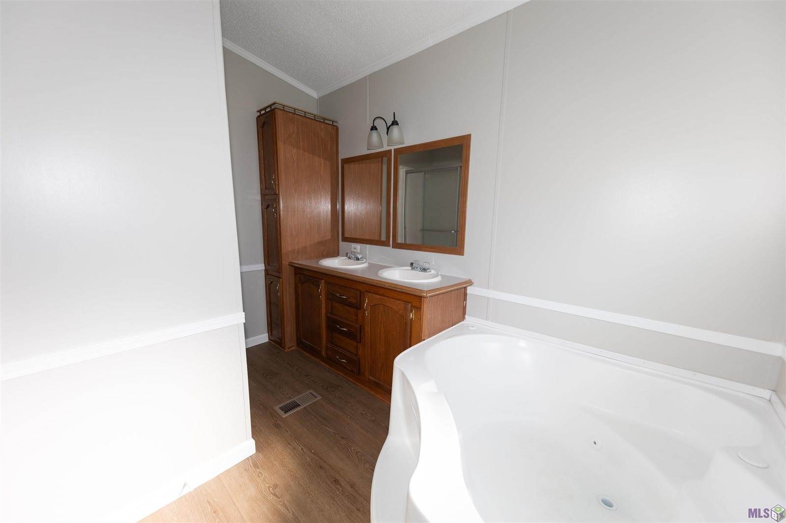 17660 Bay Paul Rd, Livingston, LA 70754