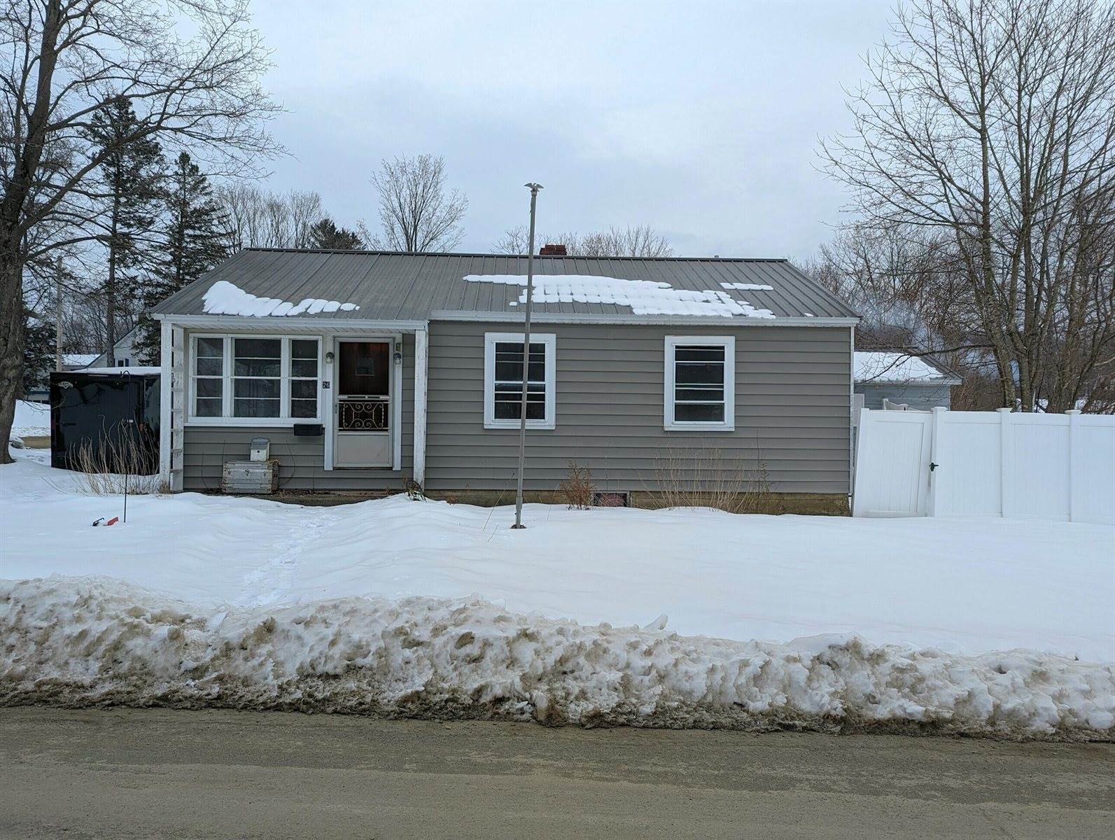 26 Cedar Street, Dexter, ME 04930