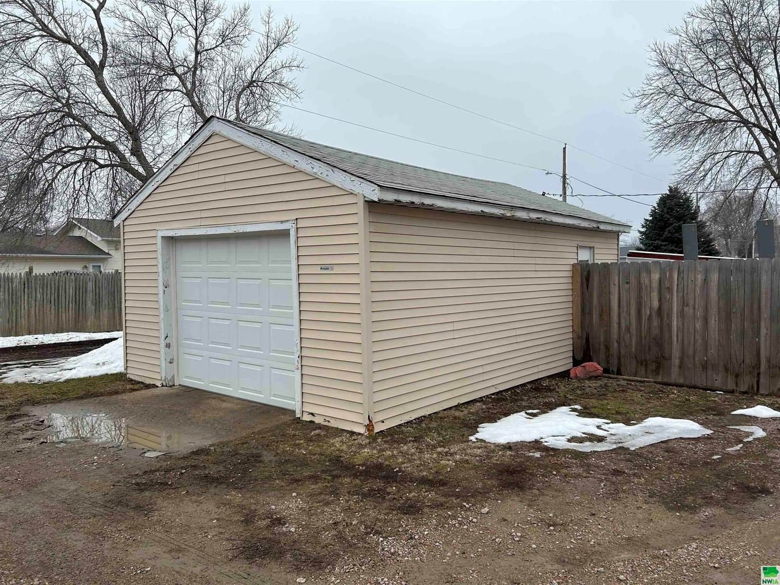 1633 Goldie Ave., Sioux City, IA 51109