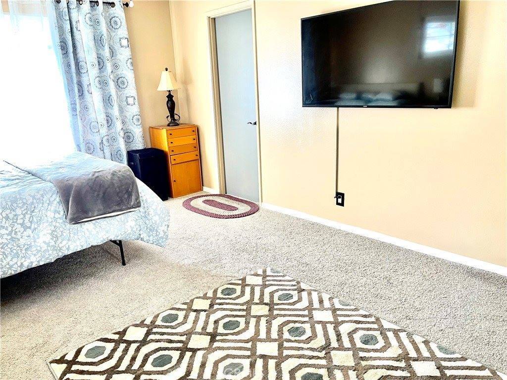 1260 Amberwood Drive, Hemet, CA 92543