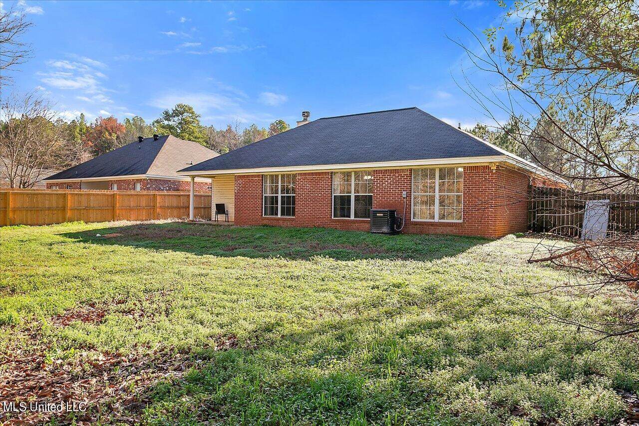 653 Post Oak Place, Pearl, MS 39208