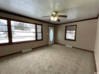 1363 Florence Avenue, Clinton, IA 52732