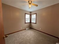 1363 Florence Avenue, Clinton, IA 52732