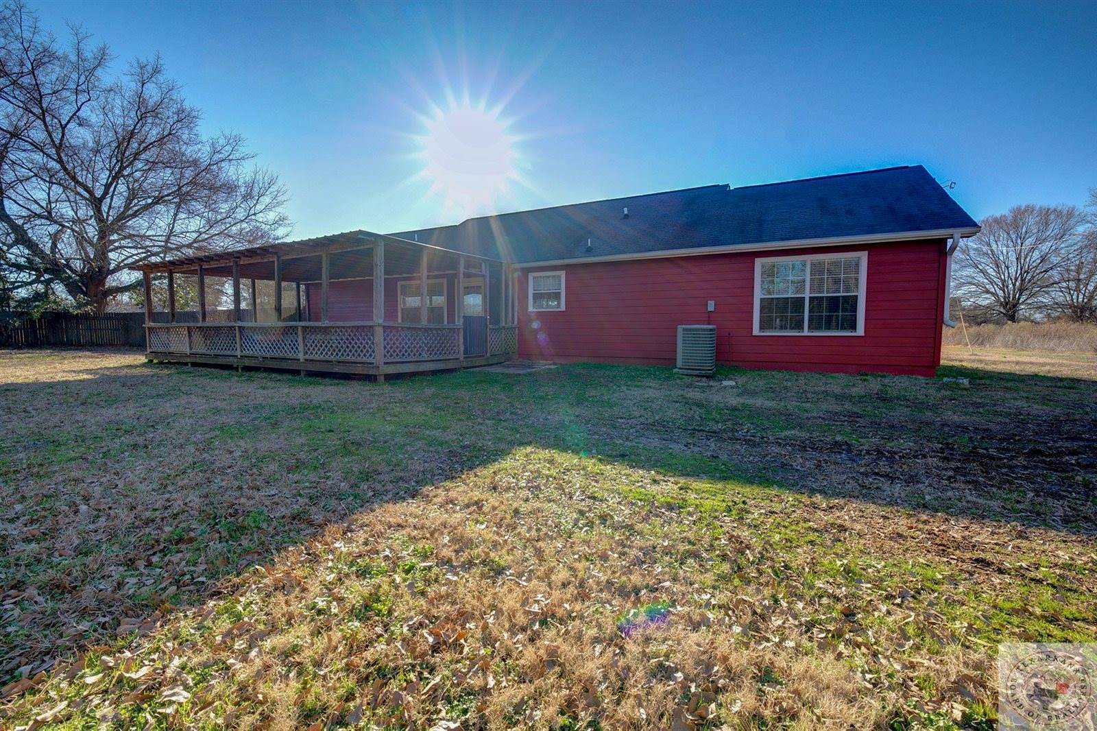 490 Lansdell Rd, Hooks, TX 75561