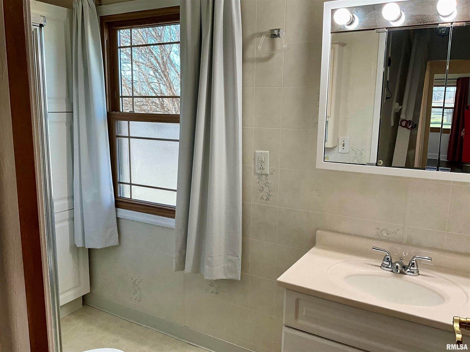 701 1ST Street, Colona, IL 61241