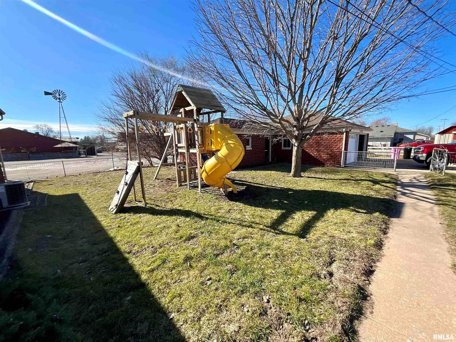 701 1ST Street, Colona, IL 61241