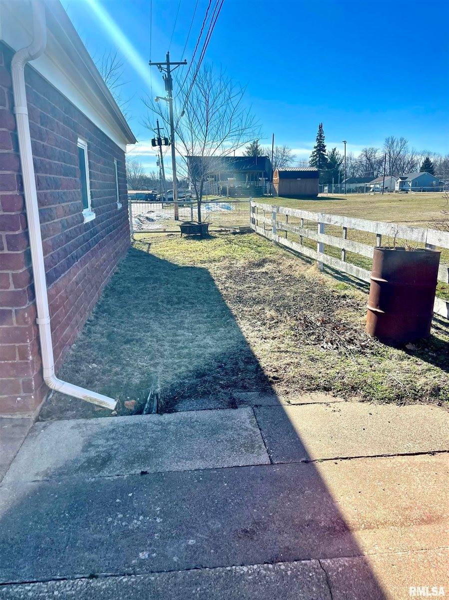 701 1ST Street, Colona, IL 61241