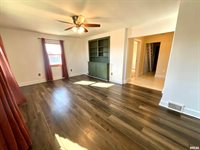 701 1ST Street, Colona, IL 61241