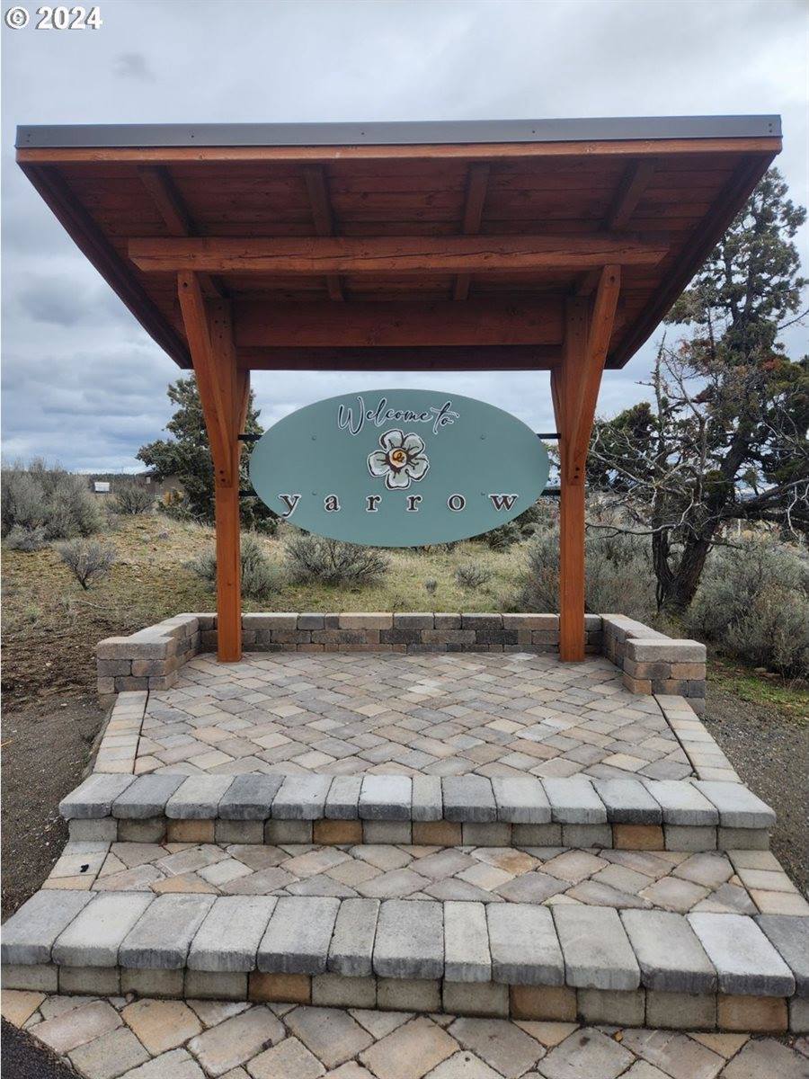 2200 SE Clover Ln, Madras, OR 97741