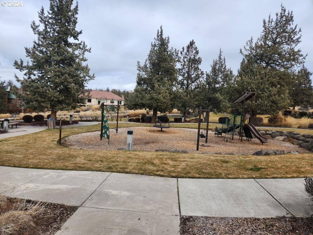 2200 SE Clover Ln, Madras, OR 97741