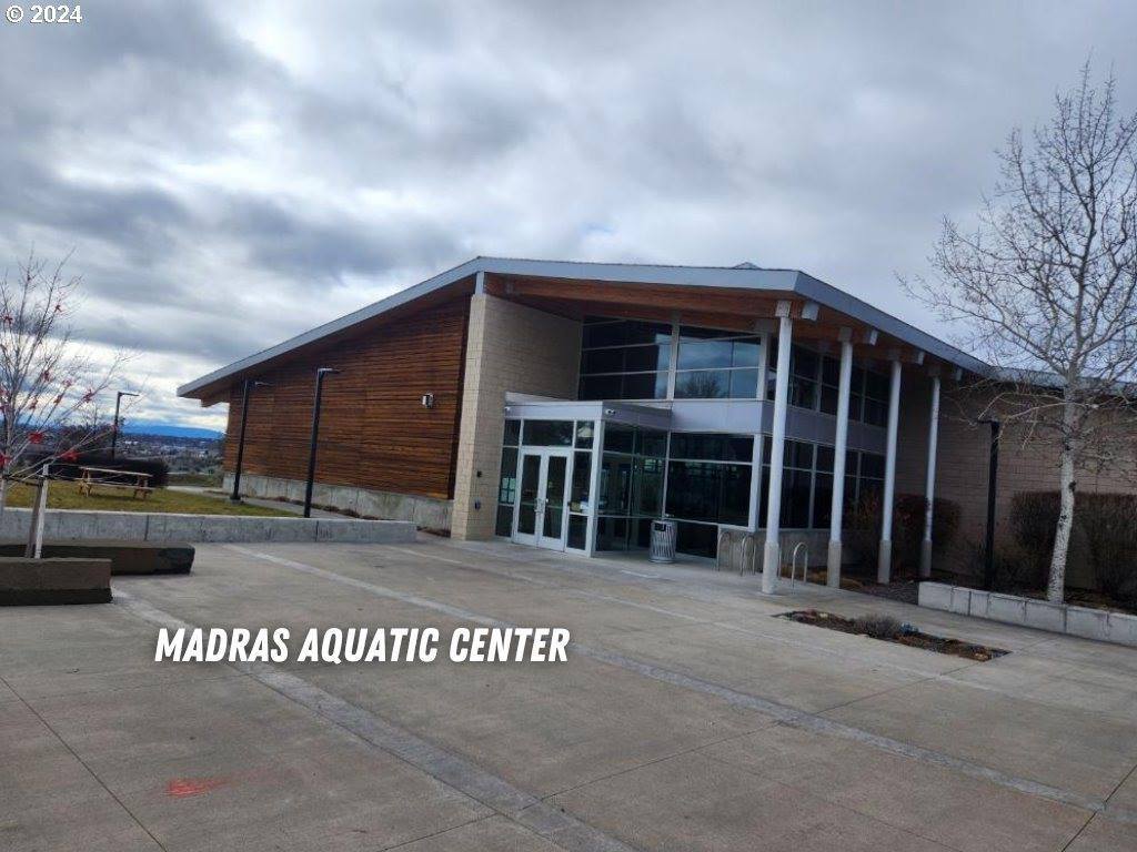 2200 SE Clover Ln, Madras, OR 97741