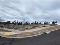 2200 SE Clover Ln, Madras, OR 97741