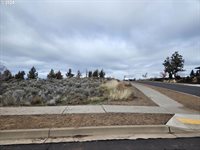 2200 SE Clover Ln, Madras, OR 97741