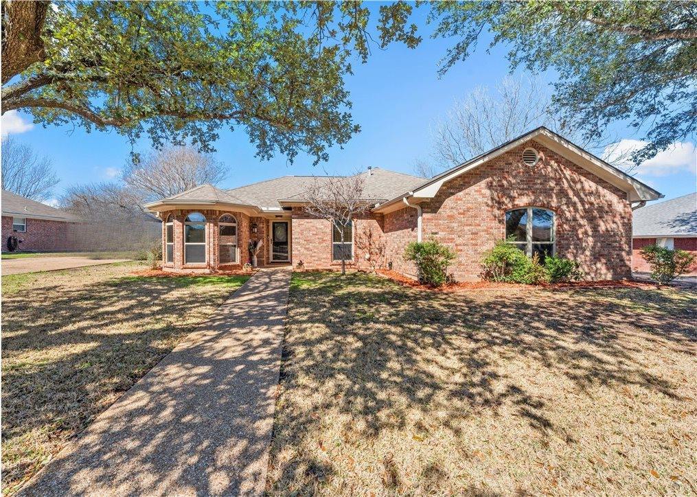 108 Whispering Meadows Drive, Hewitt, TX 76643