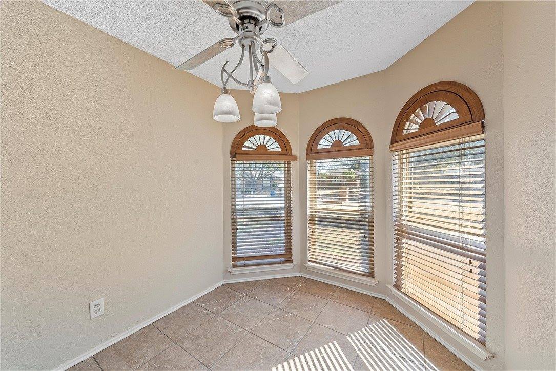 108 Whispering Meadows Drive, Hewitt, TX 76643