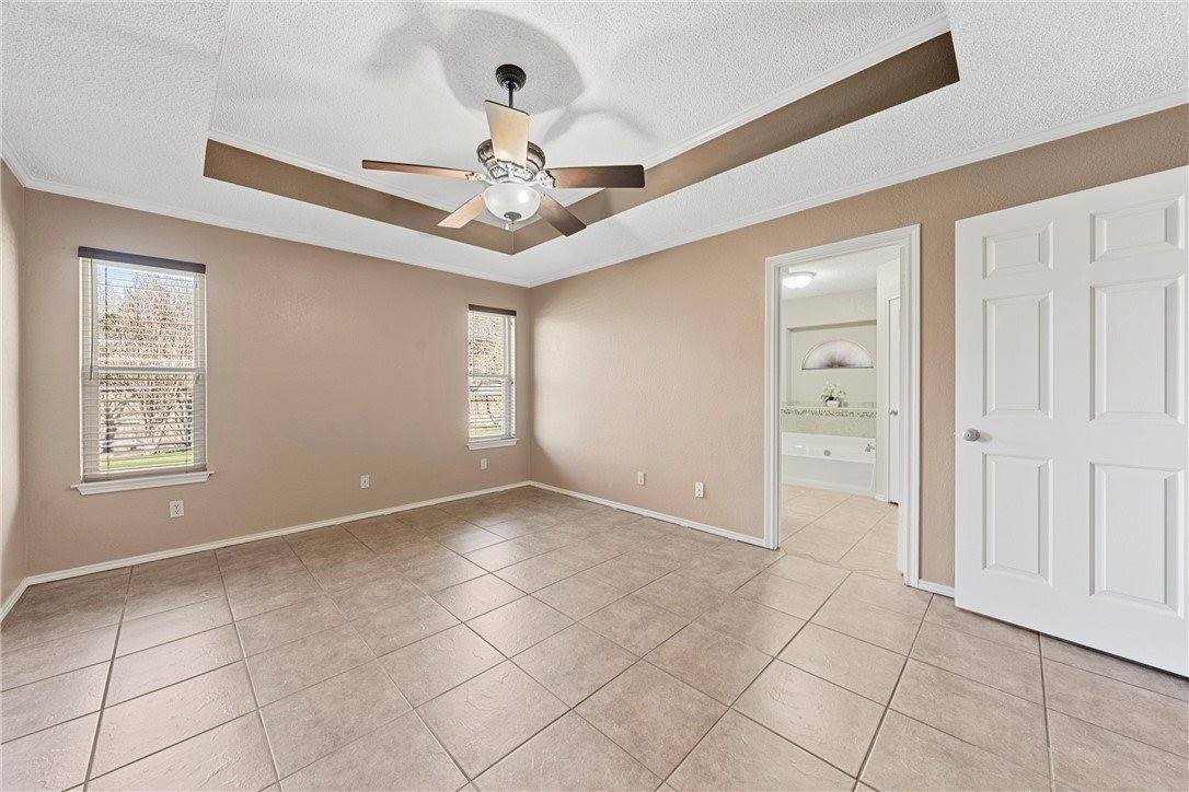 108 Whispering Meadows Drive, Hewitt, TX 76643